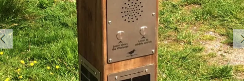 Hörstation solar in Holzoptik