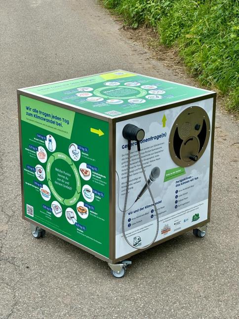 Hörstation in Form eines Würfels