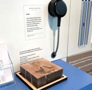 Horizontaler Kabelauslass für Einhandhörer mit Rückholmechanismus