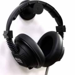 Kopfhörer mit Panzerkabel